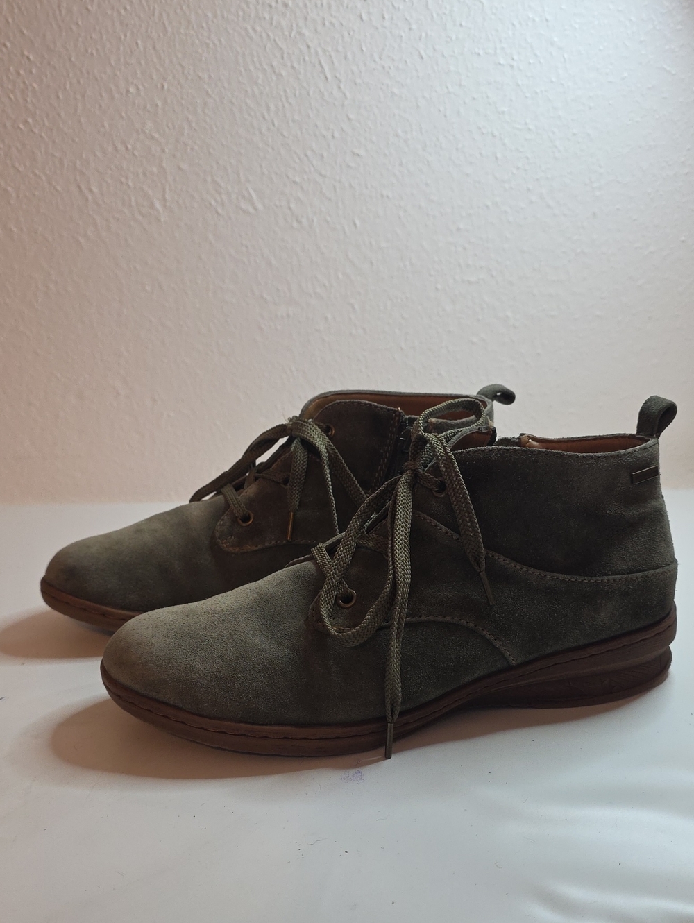COMFORTIVA ALIGN WEATHERPROOF ANKLE SUEDE BOOTS GREY ZIPPER LADIES 9.5 VGUC CUTE